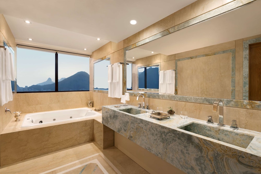 Presidential Suite, Club Lounge Access