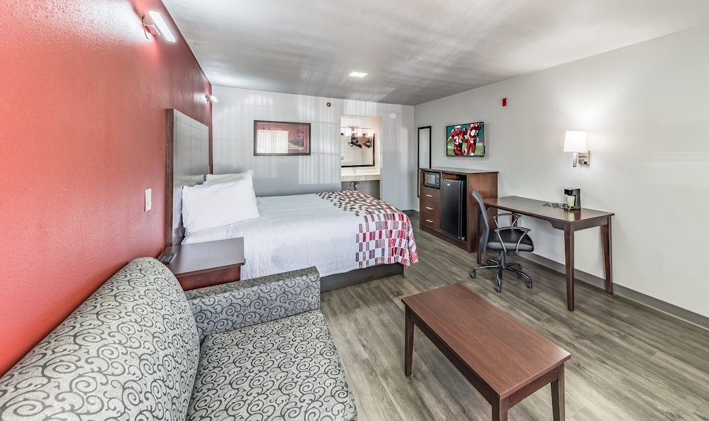 Superior Room, 1 King Bed with Sofa bed (Smoke Free) - Photo 4