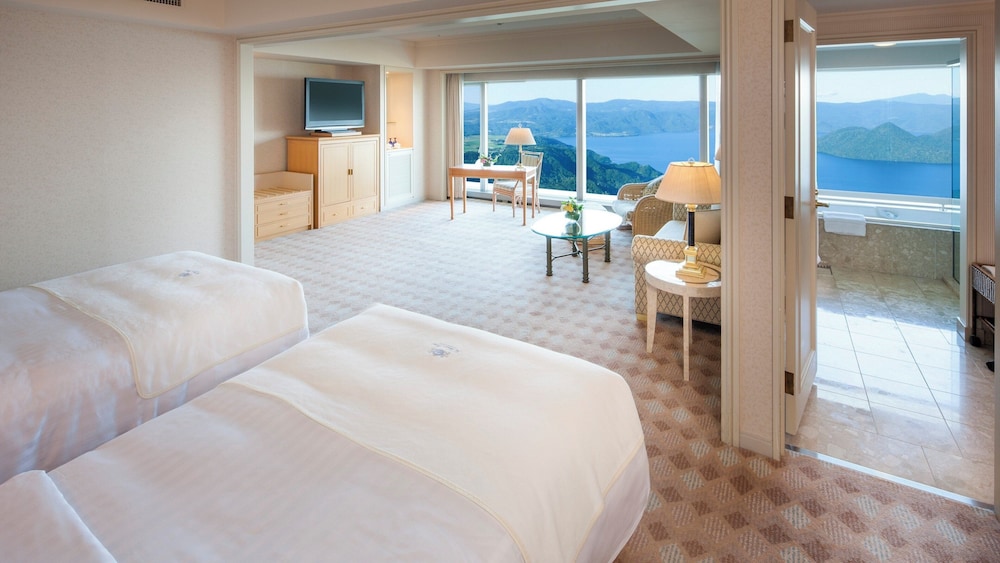 Suite, 2 Twin Beds (Lake Side) - Photo 1