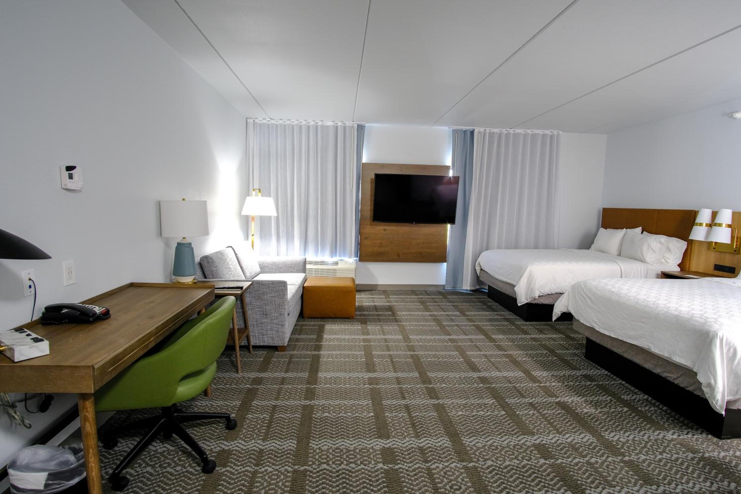 Queen Suite with Two Queen Beds - Photo 30