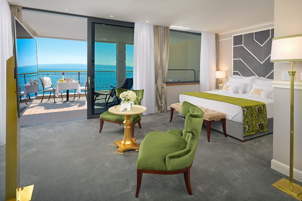 Luxury suite (Sea front, Balcony, Jacuzzi) - Photo 25