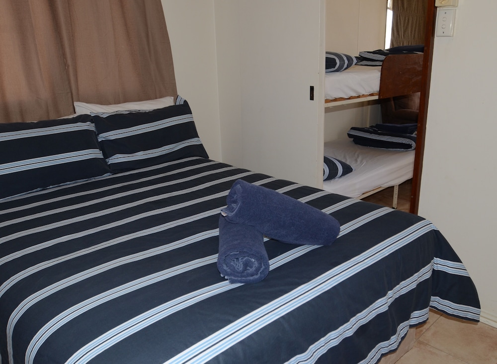 Family Room, 1 Bedroom, Non Smoking (Family Chalet) photo 3
