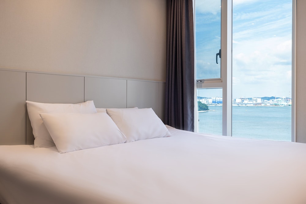 Standard King (Half Ocean View) - Photo 4