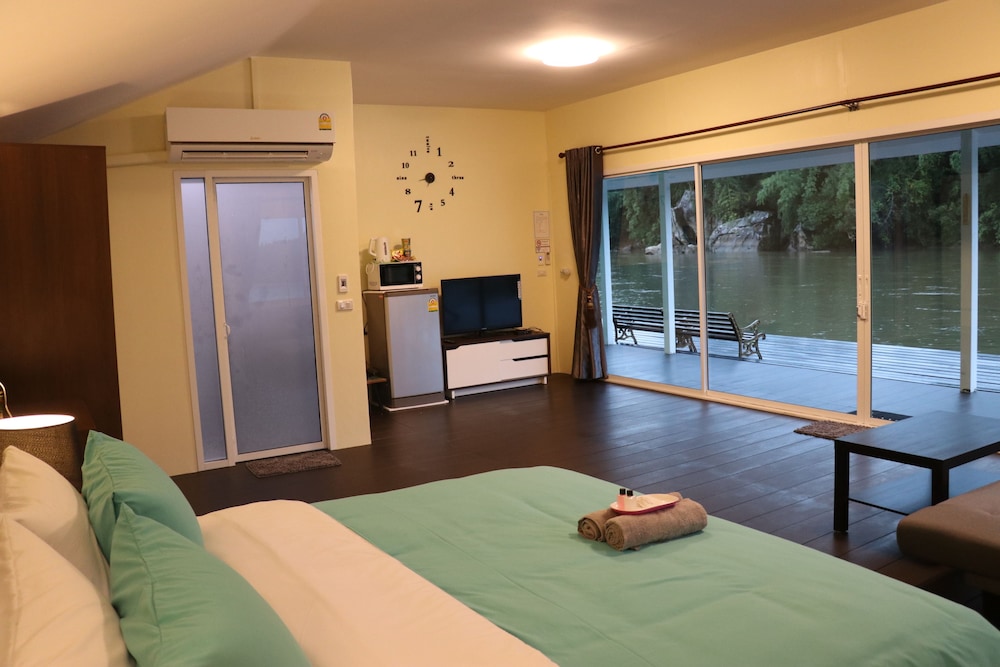 The Ozone Riverside Room