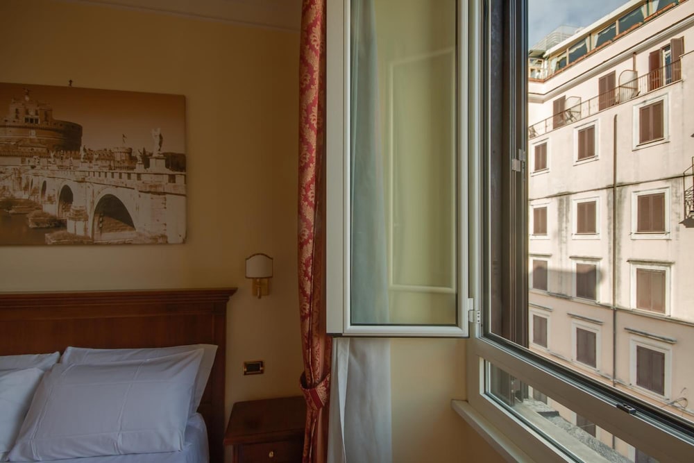 Double Room thumbnail 6