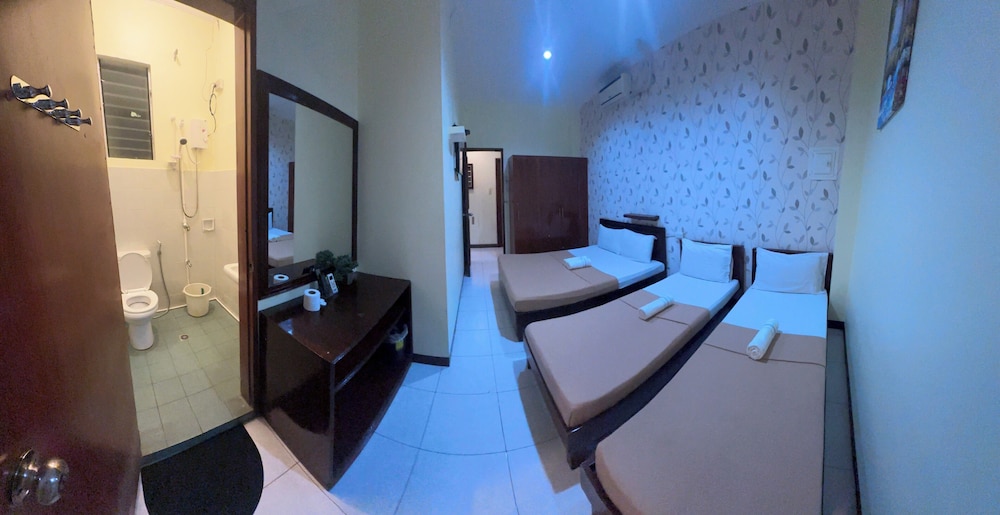 Deluxe Room, Multiple Beds photo 2