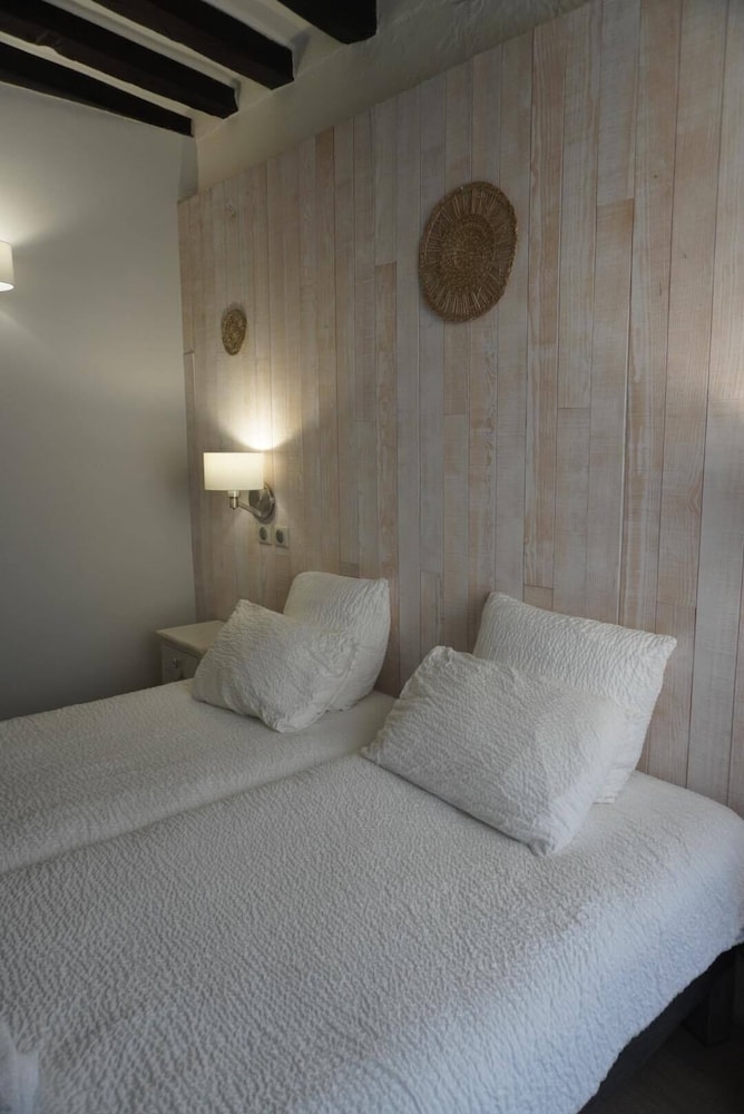 Standard Room, 2 Twin Beds, City View