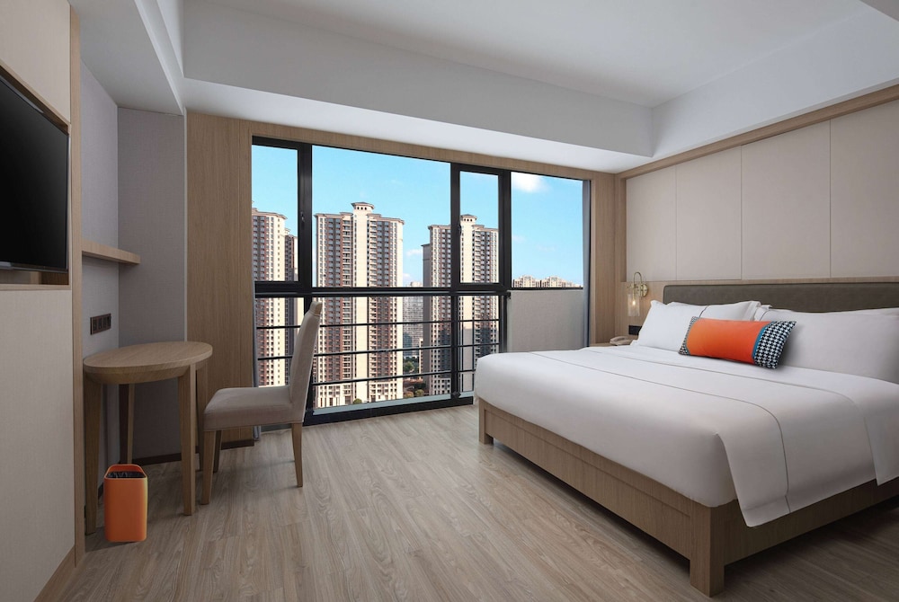 Deluxe Room, 1 King Bed, Non Smoking photo 1