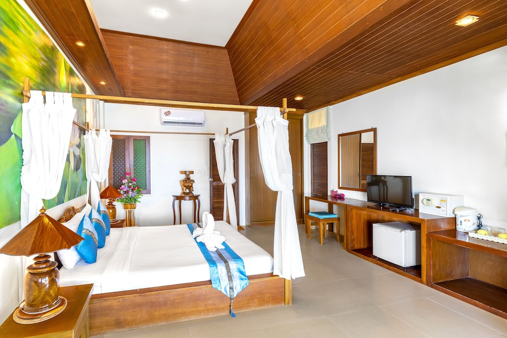 Second Row Beach Bungalow photo 3