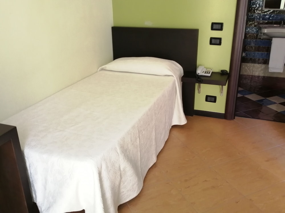 Single Room photo 2