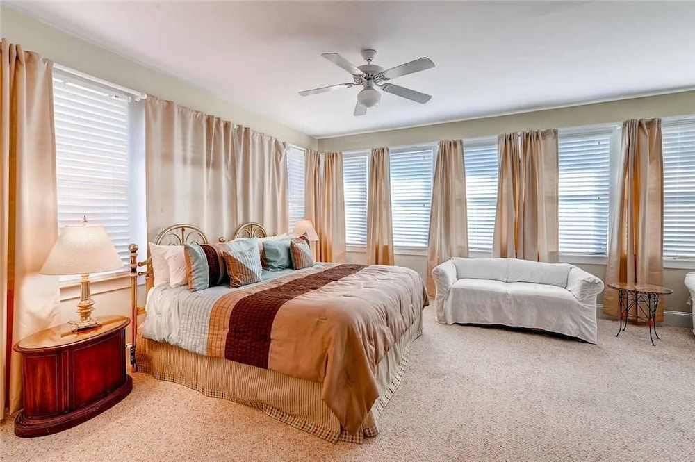 Family House, 4 Bedrooms, Sea Facing photo 1