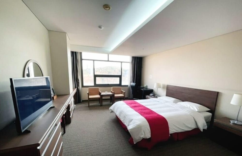 Room, 1 Double Bed, Non Smoking - Photo 2