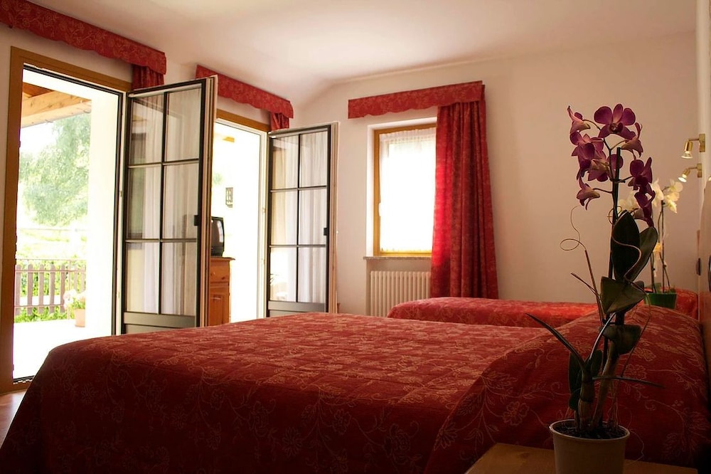 Standard Triple Room, Balcony, Mountain View photo 3