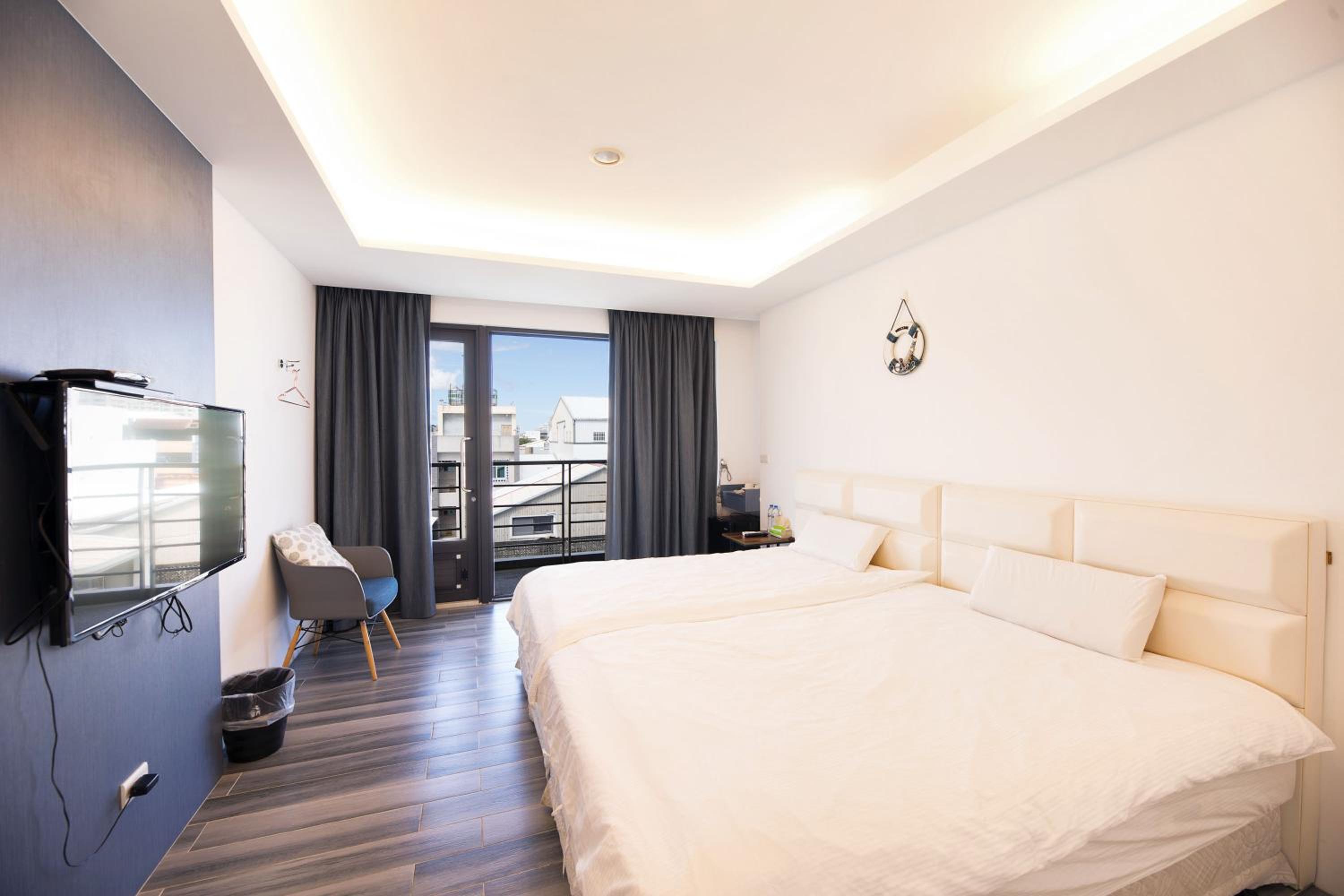 Queen Room with Balcony photo 1
