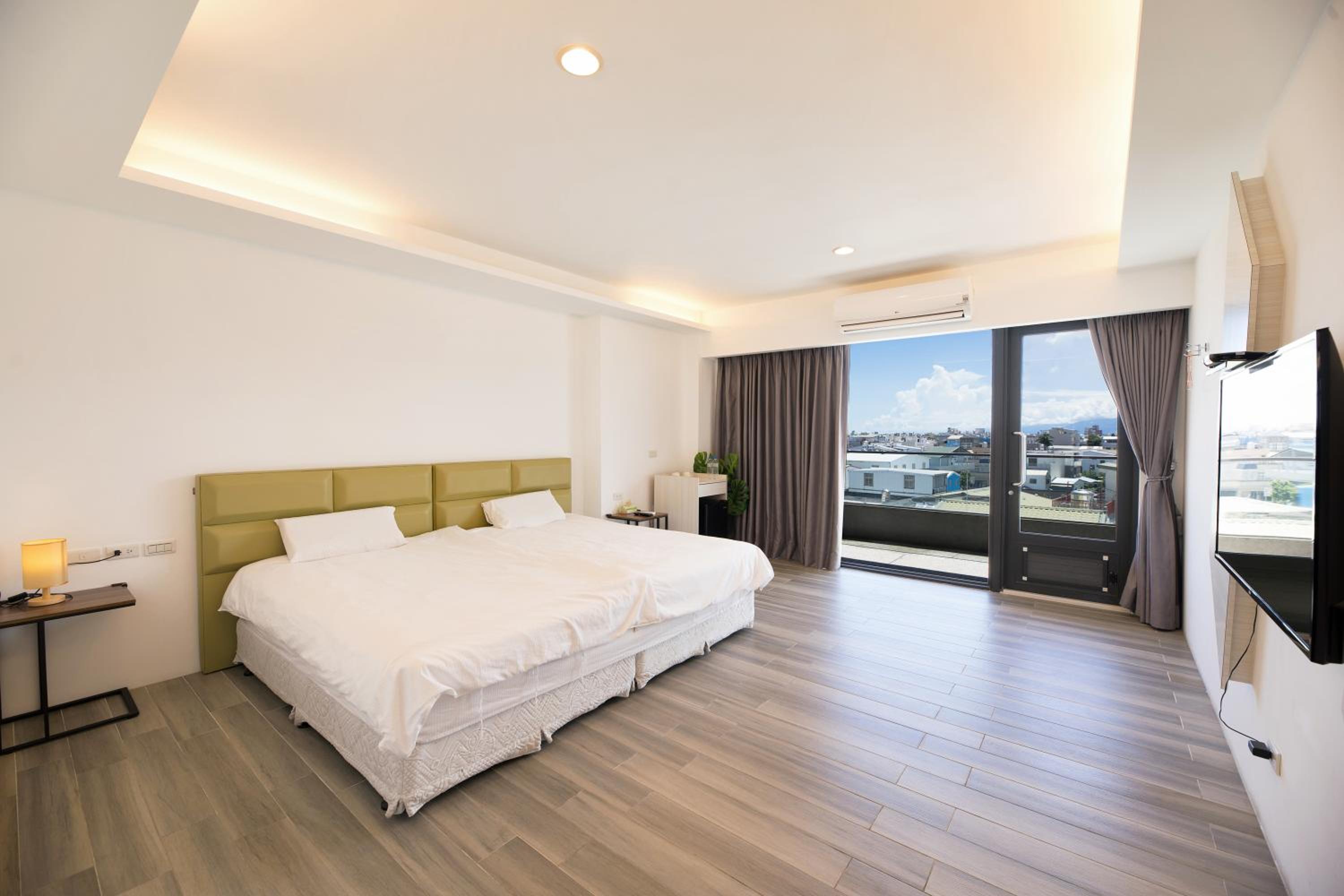 King Room with Balcony photo 1