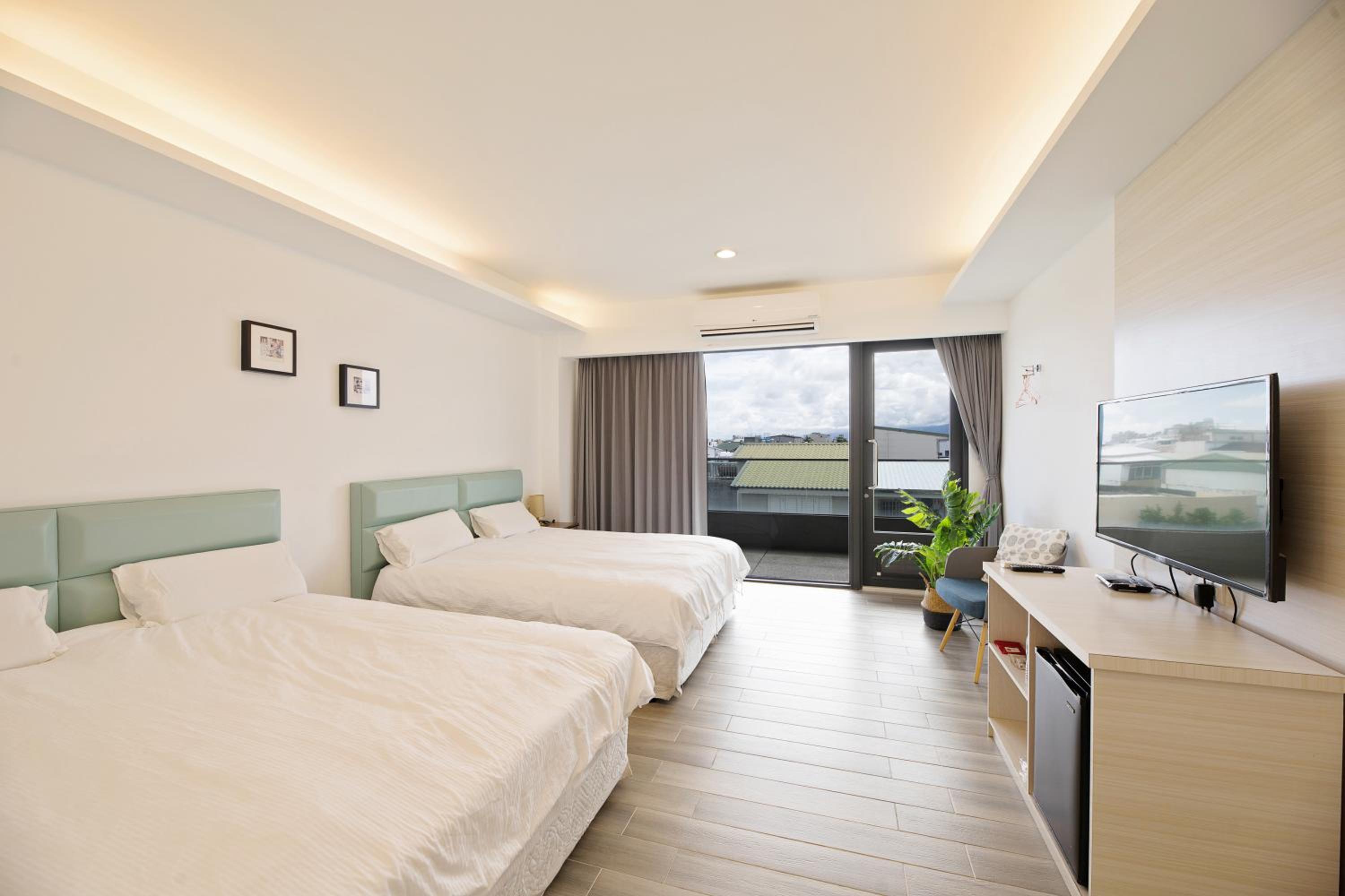 Quadruple Room with Balcony photo 2
