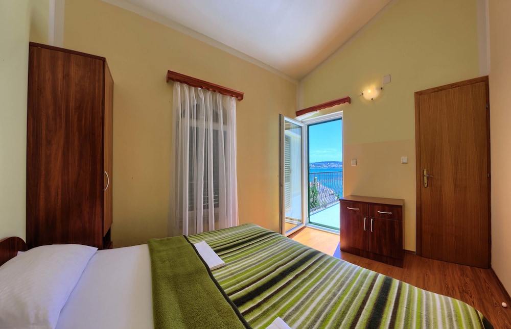 Deluxe Double Room, Balcony (Partial sea view) photo 3