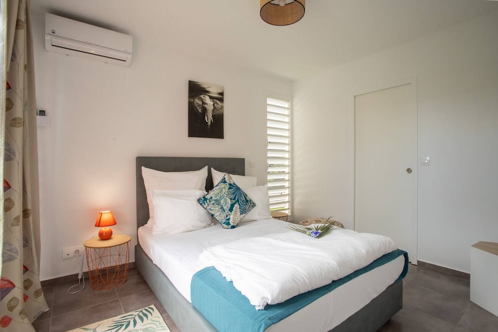 Exclusive Suite, 1 Queen Bed with Sofa bed, Balcony, Pool View photo 2