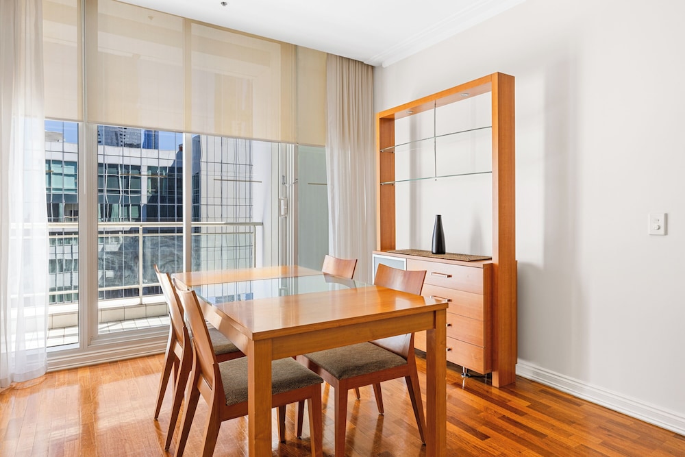 Penthouse Flinders Reach Suite thumbnail 5