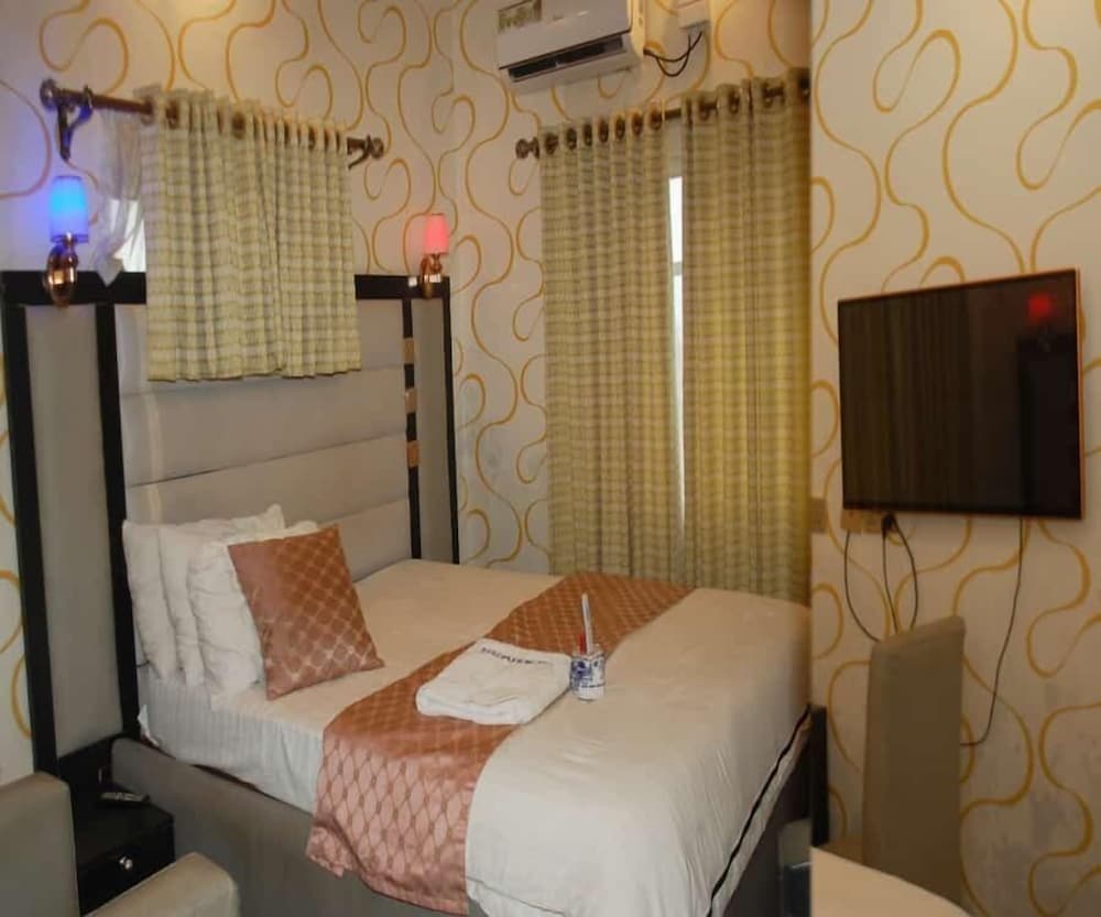 Deluxe Room - Photo 1