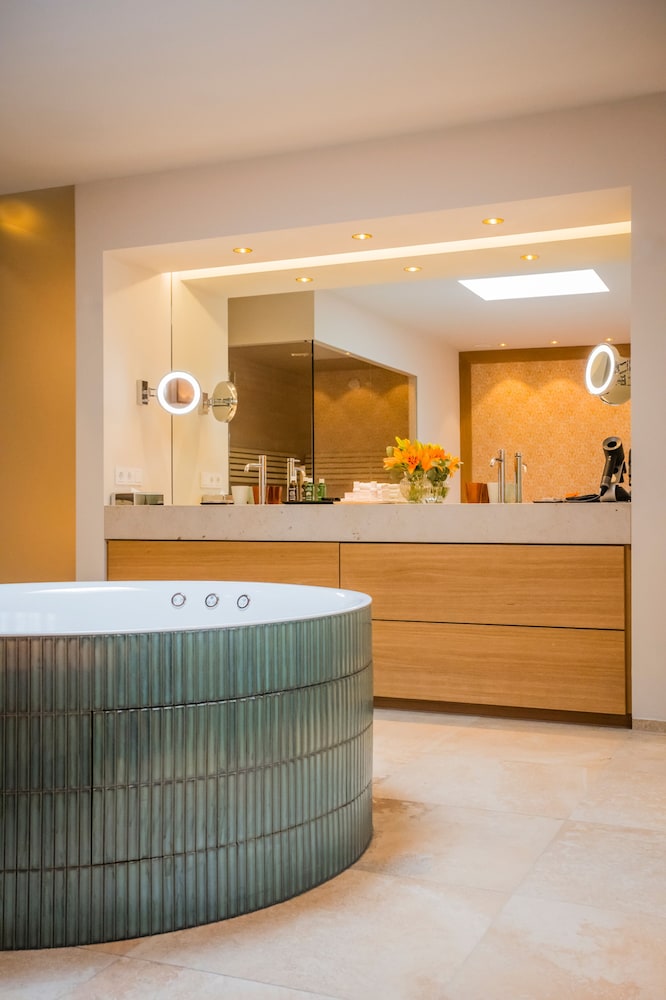 Presidential Suite, Hot Tub, Garden Area Presidential Suite, Hot Tub, Garden Area