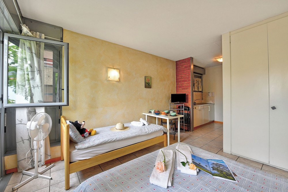 Standard Studio (Chiasso Apartments 104) photo 3