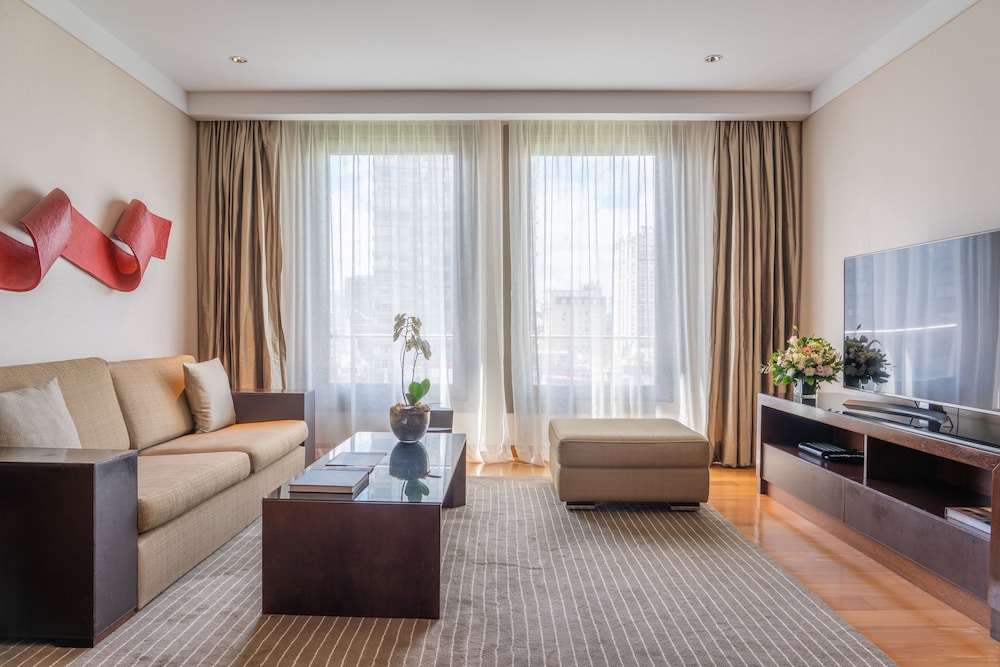 Park Deluxe Suite 1 King Bed thumbnail 5