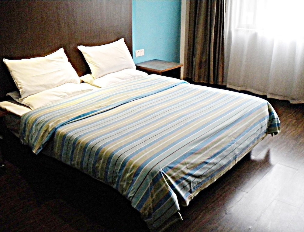 Double Room (Very Sassy)