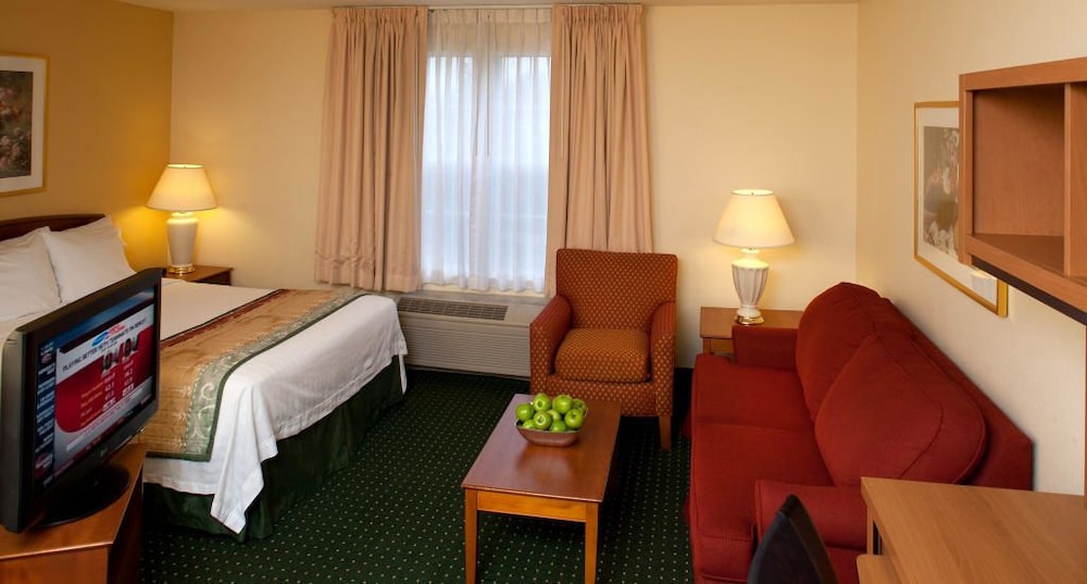 Studio, 1 Queen Bed with Sofa bed (Mobility/Hearing Access, Roll-In Shwr)