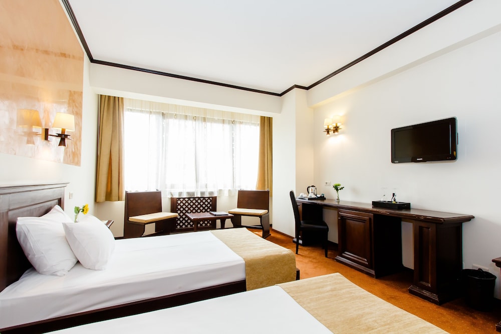 Standard Twin Room - Photo 4