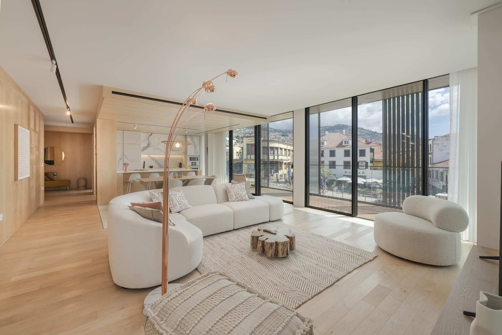 Basic Apartment, Multiple Beds