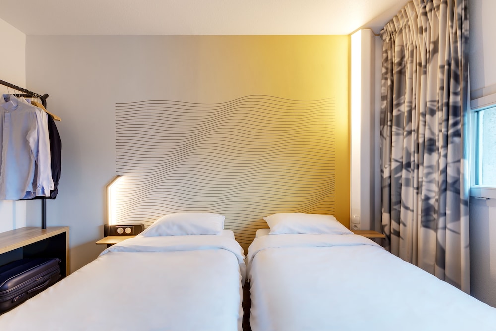 Twin Room, Non Smoking - Photo 4