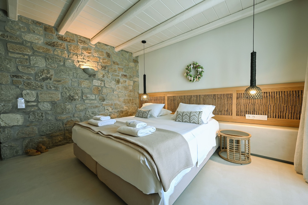 Queen-Size Double Bed Luxury Suite with Private Pool - Photo 15
