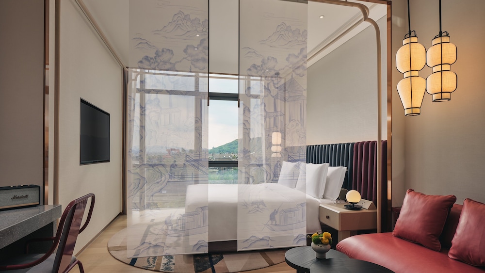 Premium Room, 1 King Bed, Club Lounge Access - Photo 1