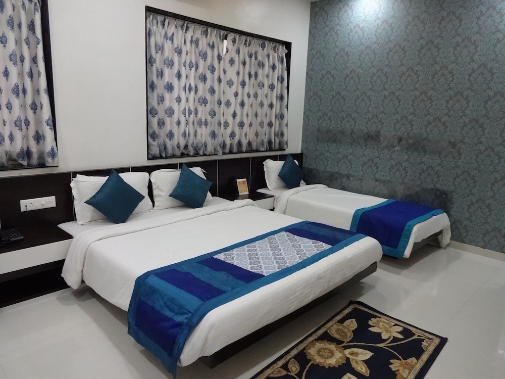 Deluxe Double or Twin Room - Photo 10