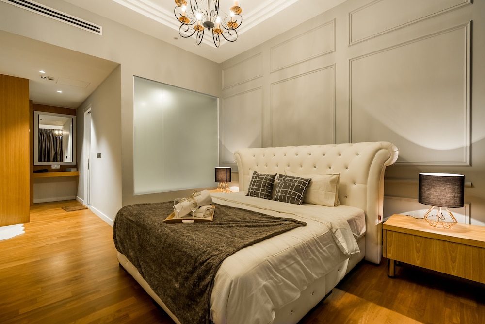Premier Triple Room, 3 Bedrooms, Refrigerator & Microwave, City View