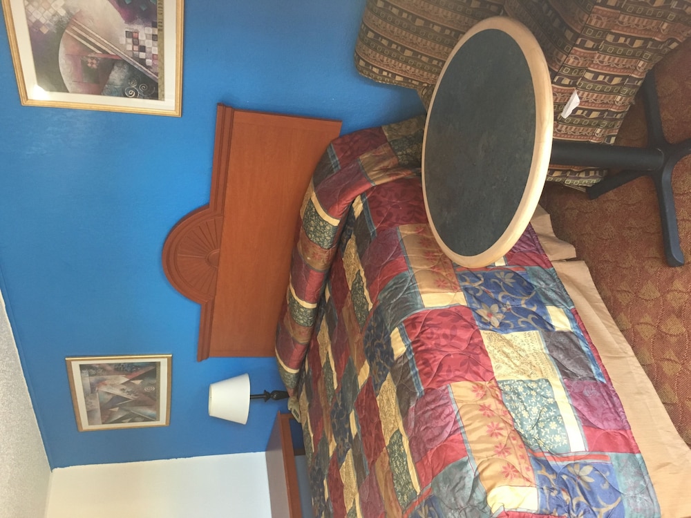 Deluxe Room, 1 King Bed, Non Smoking, Refrigerator & Microwave photo 1
