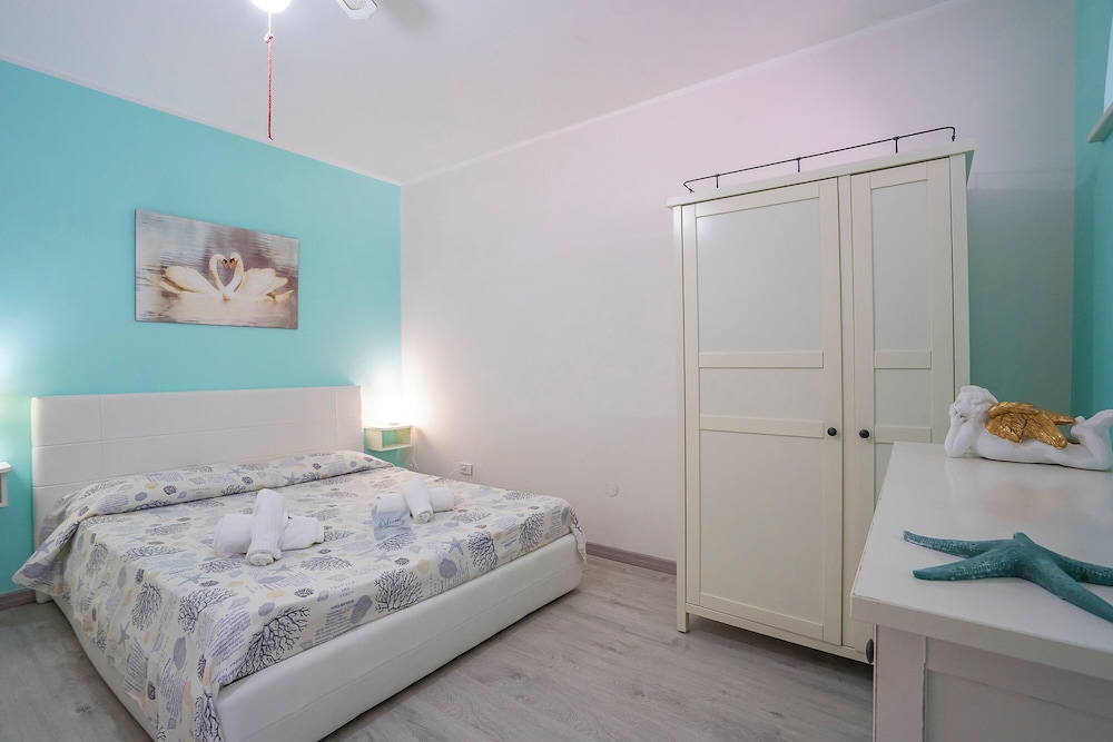 Family Apartment, Multiple Bedrooms (Riva Di Mare Apartment Near The Sea)