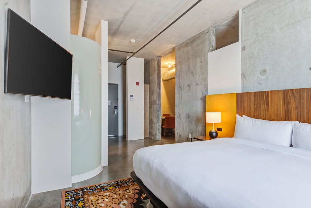 Junior Suite, 1 King Bed - Photo 2
