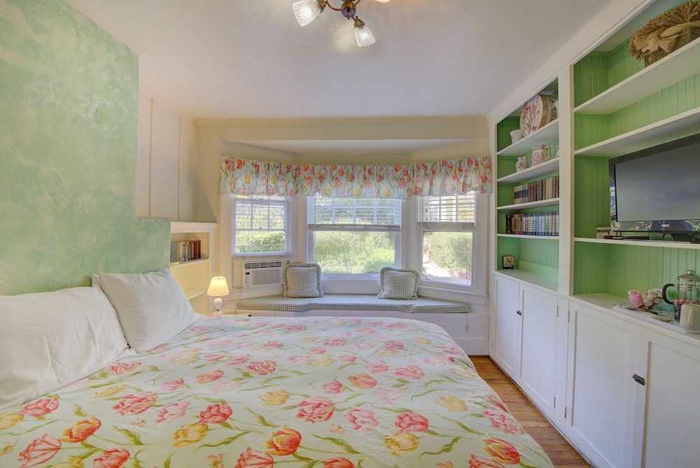 Room, Private Bathroom (Oriole) photo 3