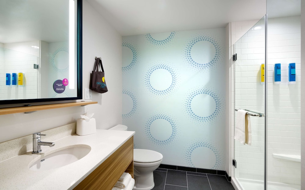 Room, 2 Queen Beds - Photo 5