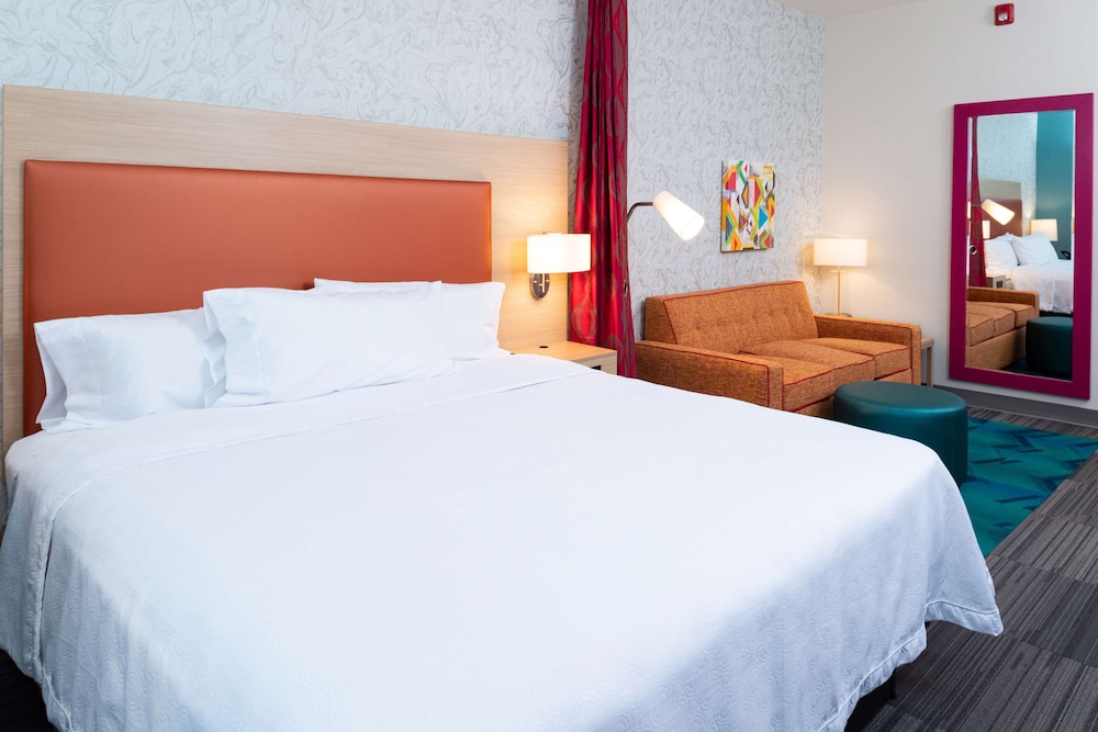 Suite, 1 King Bed, Accessible (Hearing) - Photo 4