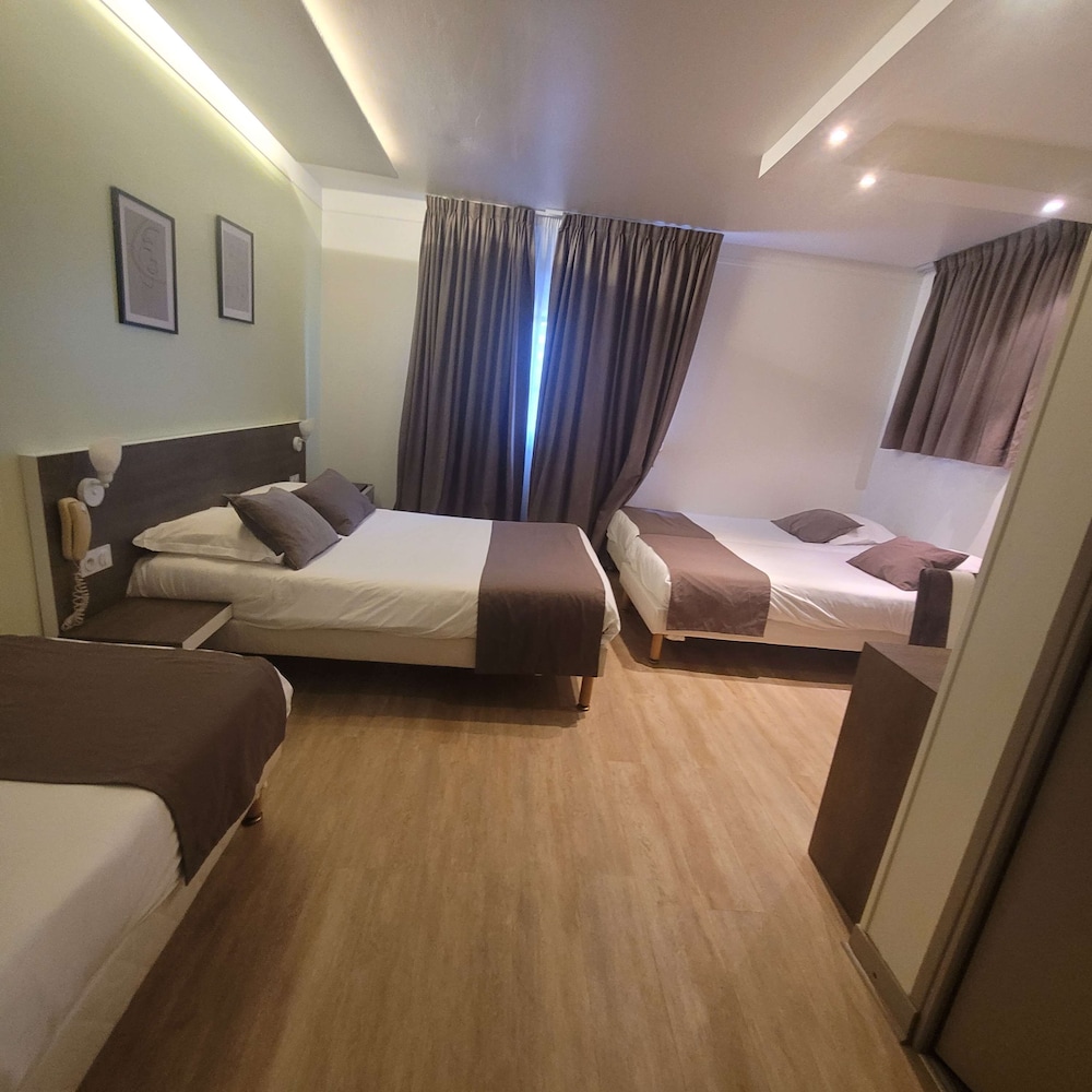 Standard Room, Multiple Beds - Photo 2