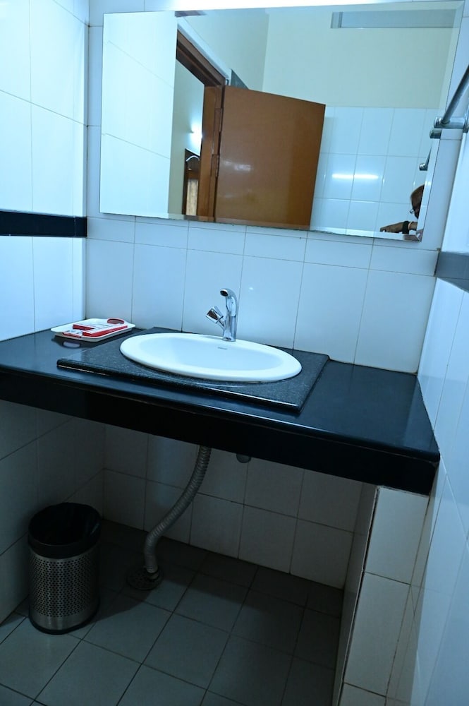 Deluxe Room - Photo 5