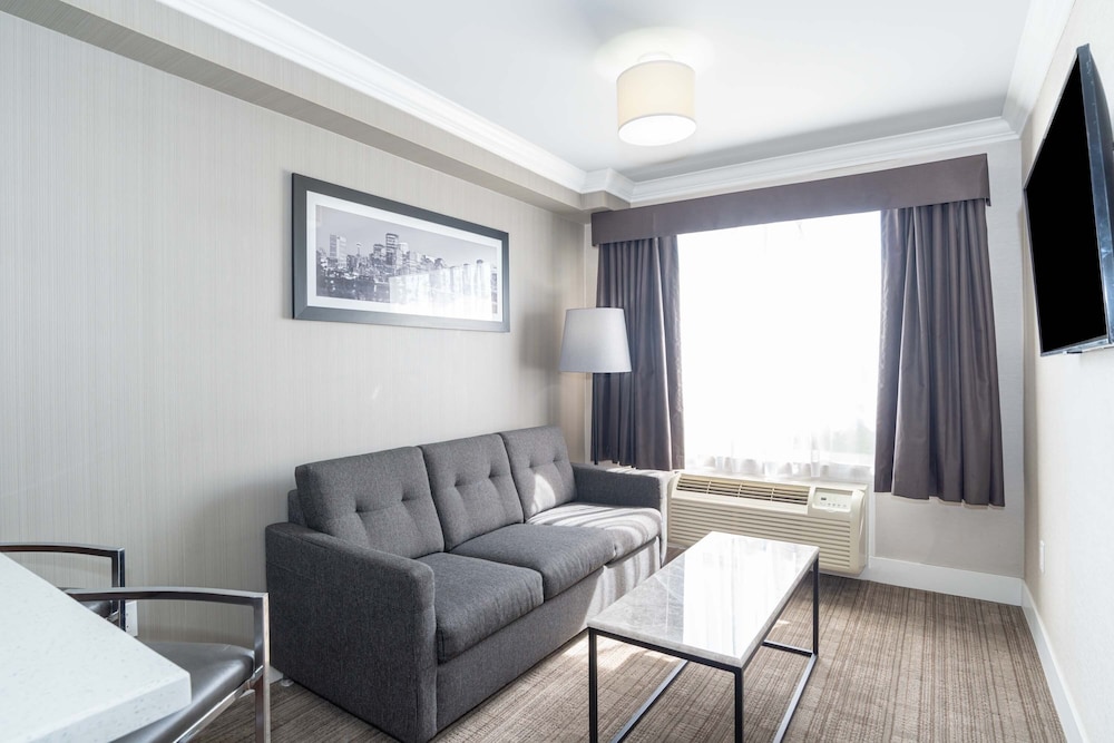 Suite, 1 King Bed, Kitchen (Jacuzzi)