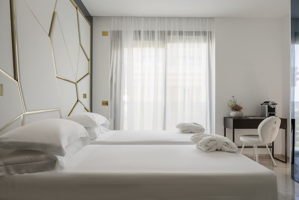 Classic Double or Twin Room, Partial Sea View