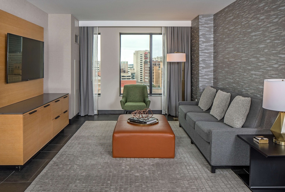 Suite, 1 King Bed, Accessible, Bathtub photo 1