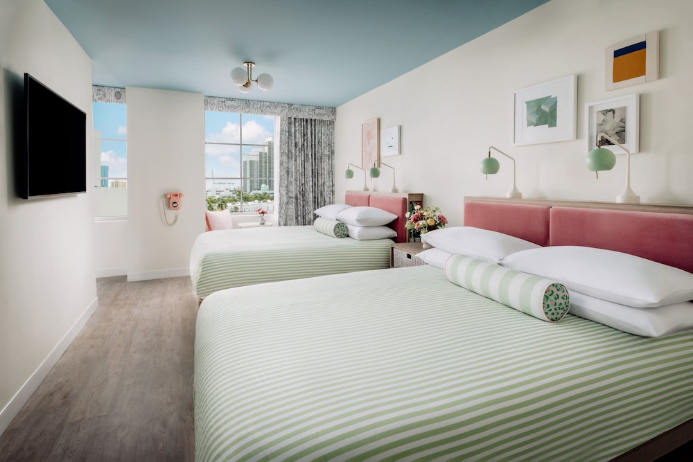 Room, 2 Queen Beds - Photo 3