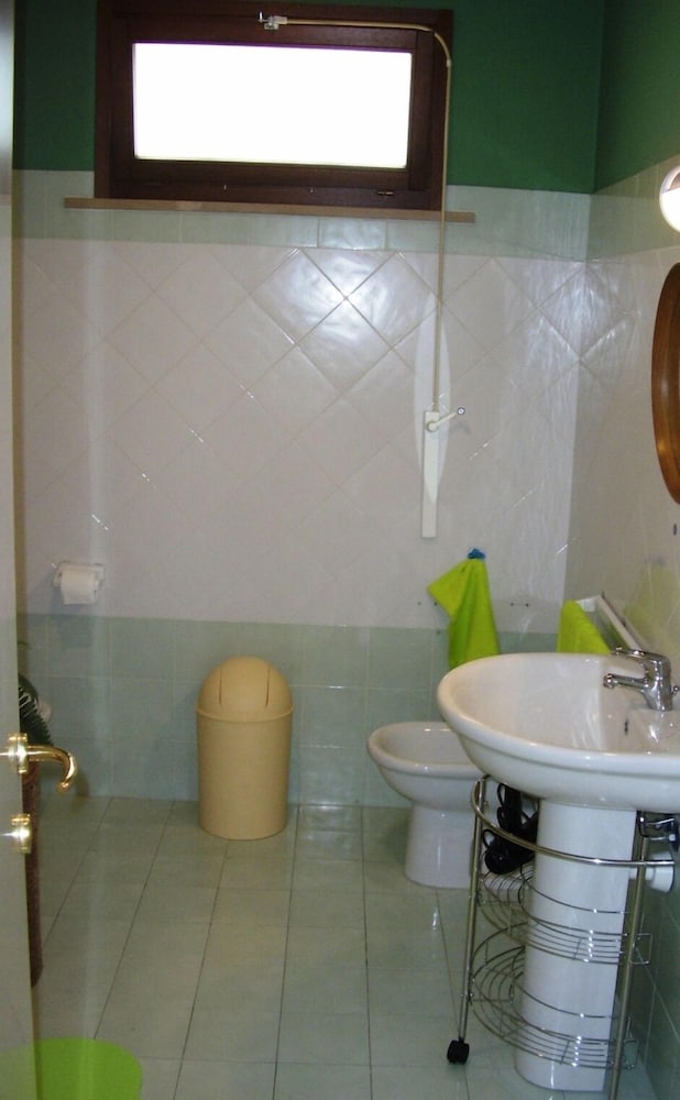 Double Or Twin Room, 1 Bedroom, Accessible, Shared Bathroom photo 2