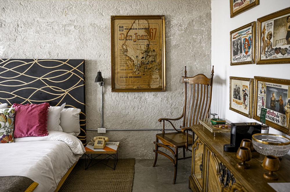 Suite - Photo 1